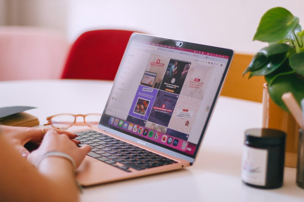 swello JUh9f3jAAi8 unsplash